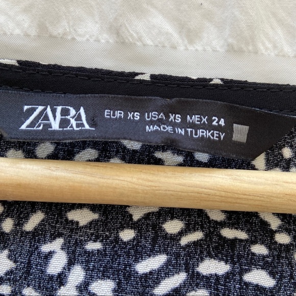 ZARA BLACK/WHITE PRINT PEPLUM TOP/BLOUSE WITH RUFFLE NECK, BELL SLEEVES, XS - Picture 8 of 9